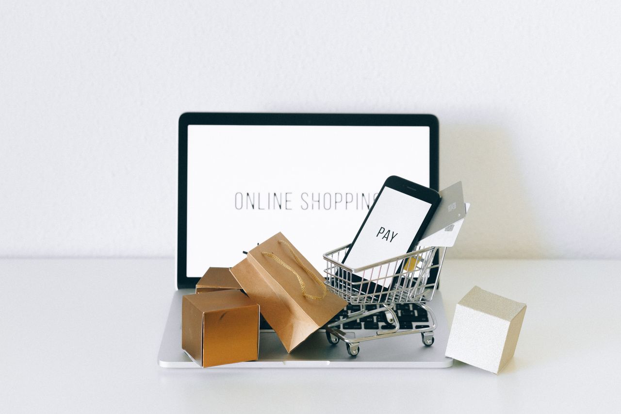 Webshop fejlesztési árak típusok szerint - Induló, bővülő és nagy termékszámú áruházak költséglogikája